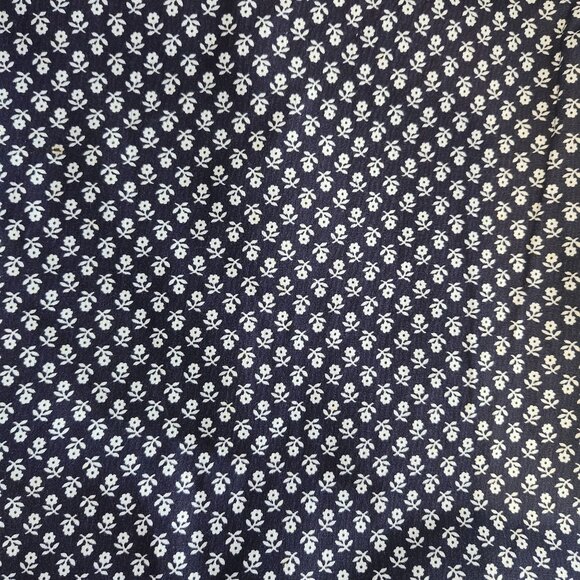 Black & White Floral Cotton Fabric 44x70" Sewing light weight - Picture 3 of 3